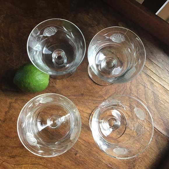 Vintage Set of Four  Etched Rose Stemmed Cocktail Bar Glasses - Picture 4 of 7